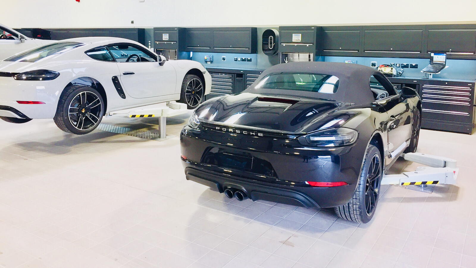 Porsche Centre, Perth - UK