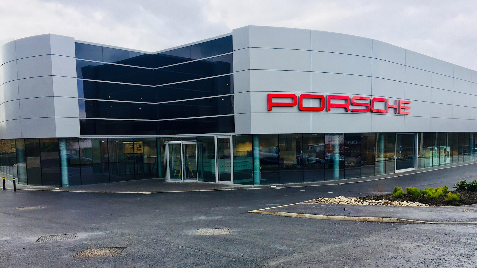 Porsche Centre, Perth - UK